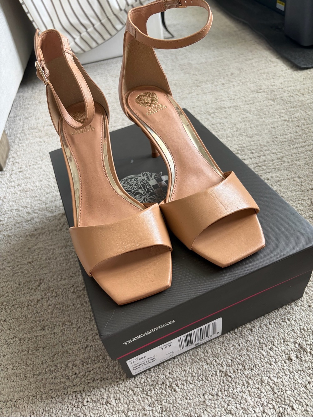 NWT and box Vince Camino sandal